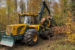 Forstabbildung: Holzrückung mit HSM805 6WD