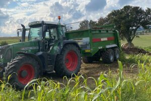 Landwirtschaftsfoto: Abfahren von Mist