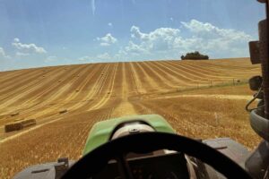 Landwirtschaftsfoto: Pressen von Stroh